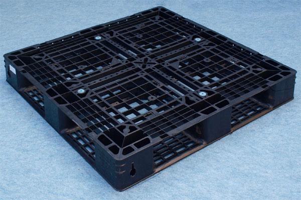 Why You Should Consider Used Plastic Pallets